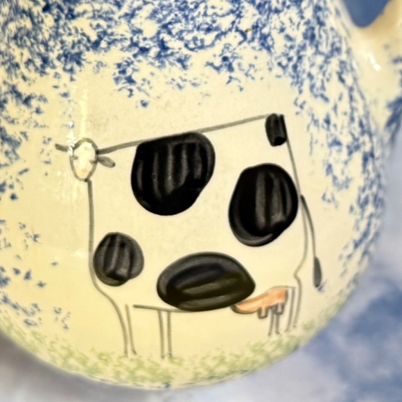 VINTAGE MOLLY DALLAS Spatterware Ceramic Cow Pitcher Hand Painted Blue White USA - Picture 2 of 7